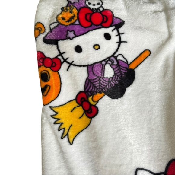 Hello Kitty Halloween Blanket - Picture 4 of 6